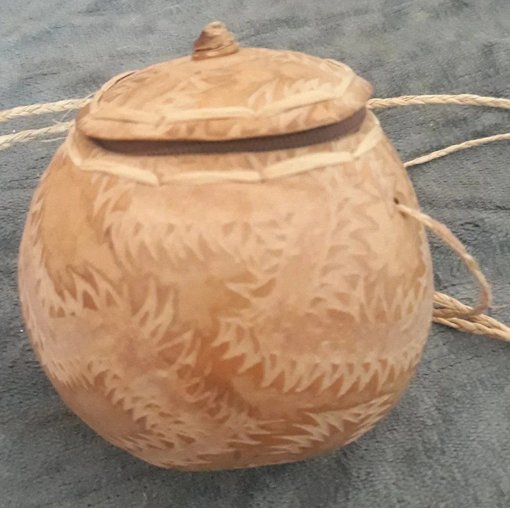 Vintage Carved Tan Gourd Crossbody / 4
